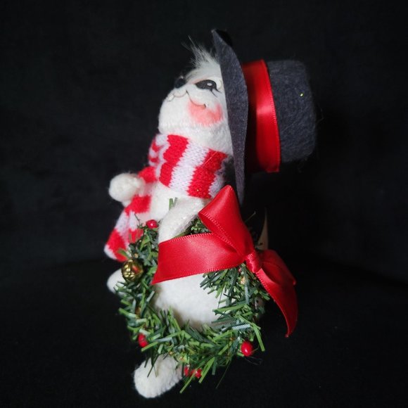 Annalee Yuletide Mouse w/ Top Hat, Scarf and Wreath 2006 - Picture 4 of 7